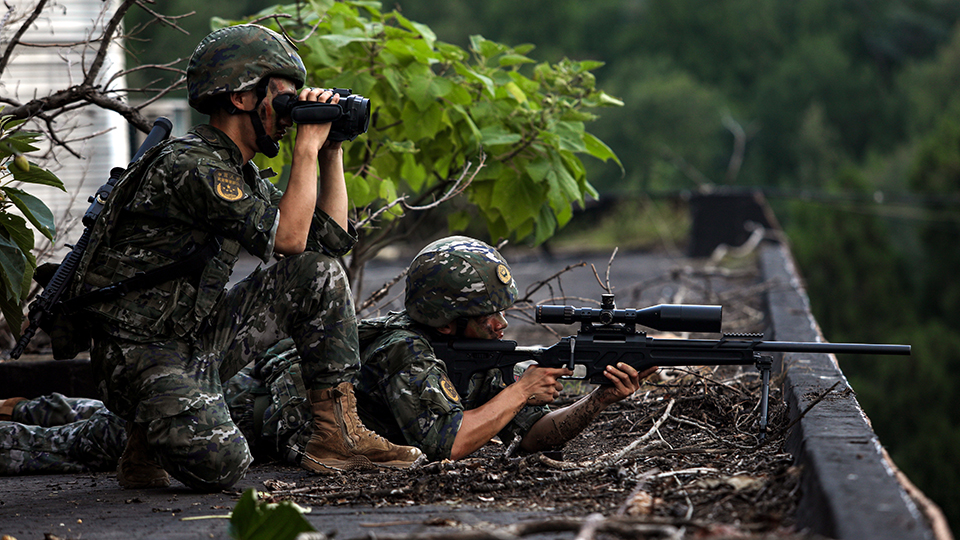 利刃出鞘！武警第一機(jī)動(dòng)總隊(duì)某支隊(duì)開展叢林捕殲戰(zhàn)斗演練